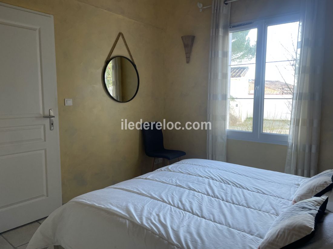 Photo 20 : CHAMBRE d'une maison située à La Couarde-sur-mer, île de Ré.