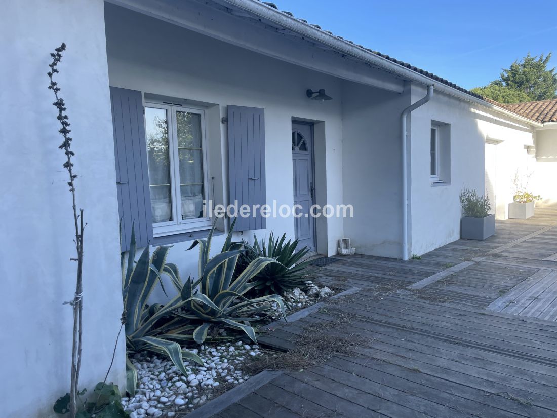 Photo 32 : EXTERIEUR d'une maison située à La Couarde-sur-mer, île de Ré.