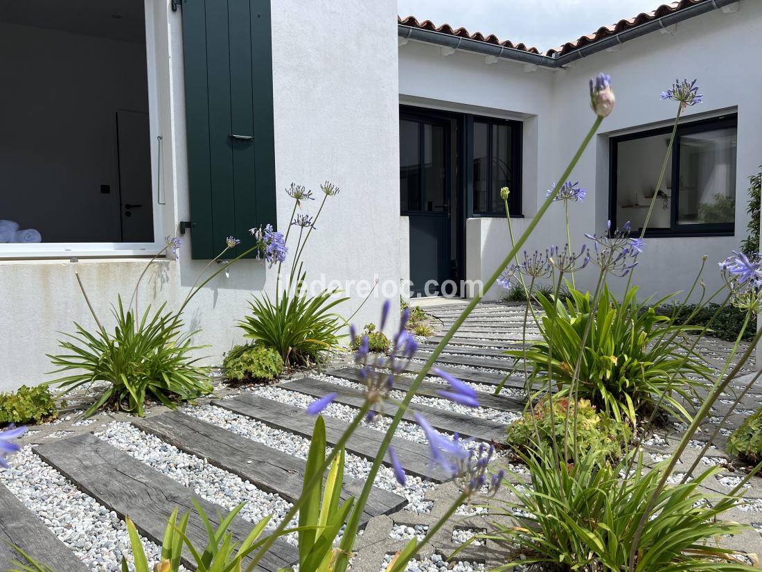 Photo 33 : ENTREE d'une maison située à Le Bois-Plage-en-Ré, île de Ré.