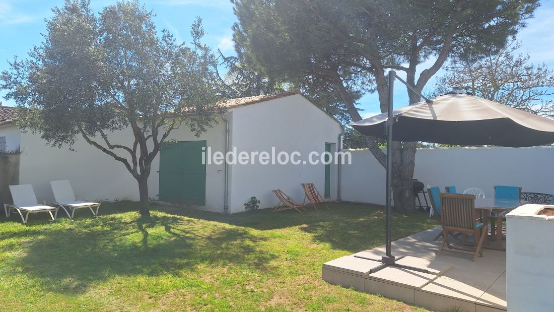 Photo 15 : JARDIN d'une maison située à Le Bois-Plage-en-Ré, île de Ré.