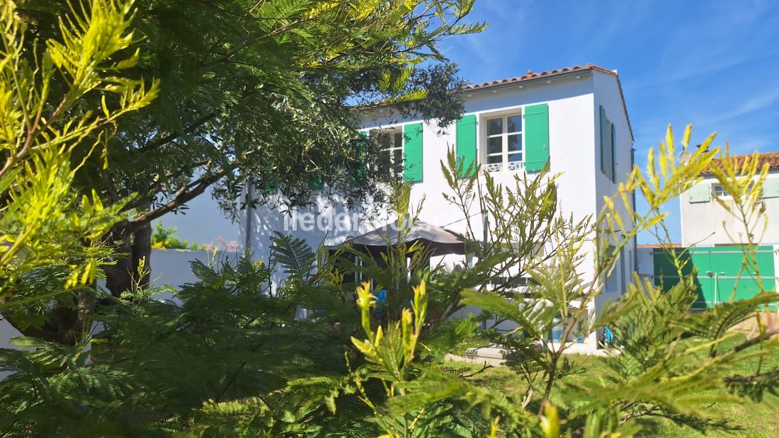 Photo 7 : JARDIN d'une maison située à Le Bois-Plage-en-Ré, île de Ré.