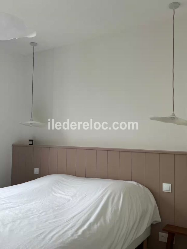 Photo 12 : CHAMBRE d'une maison située à Saint-Martin-de-Ré, île de Ré.