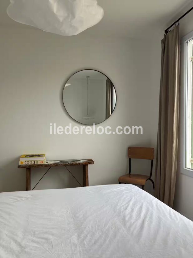 Photo 13 : CHAMBRE d'une maison située à Saint-Martin-de-Ré, île de Ré.