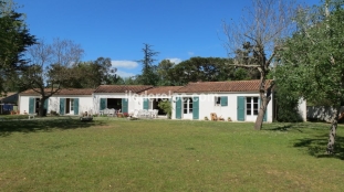 Ile de Ré:Maison de 220 m² 16 personnes sur terrain de 2 500 m²