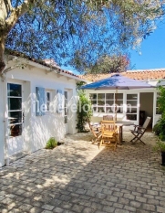 Ile de Ré:Charmante maison à loix (6 personnes : 3 chambres)