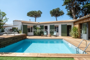 Ile de Ré:Bois aux pins - maison rĂ©novĂ©e avec piscine au coeur du bois plage