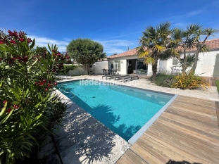 Ile de Ré:Belle maison agréablement décorée avec piscine chauffée