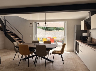 Ile de Ré:Maison spacieuse centre village cour et parking