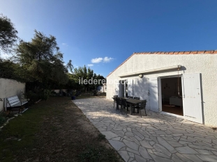 Ile de Ré:Maison Ă l’abri des dunes, bercĂ©e par la mer.