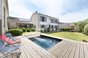 Ile de Ré:Puits charraud - maison familiale