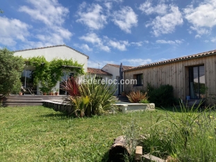 Ile de Ré:Maison lumineuse avec piscine et jardin verdoyant
