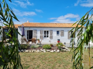 Ile de Ré:Maison de vacances entre vignes et mer au calme