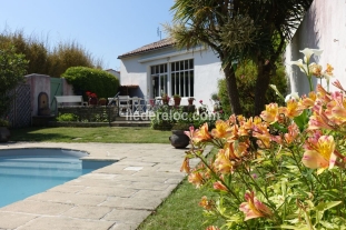 Ile de Ré:Saint-martin intra-muros maison familiale confortable avec jardin et piscine