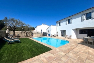 Ile de Ré:Grande villa, avec piscine chauffée, et jacuzzi, à 2 pas des plages