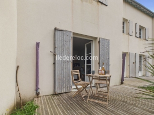 Ile de Ré:Mer à 200 m, piscine commune, séjour pour 2