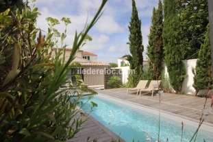 Ile de Ré:Maison detente avec bassin de nage dans le village