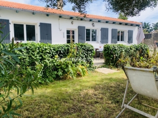 Ile de Ré:Maion centre village chabot avec jardin