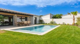 Ile de Ré:Superbe villa de 135 m² pour 8 personnes avec piscine chauffée au bois-plage