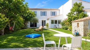 Ile de Ré:Maison de village moderne avec jardin et garage