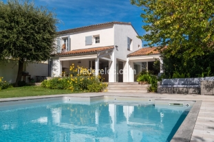 Ile de Ré:Villa terroirs – une élégante maison de famille avec piscine