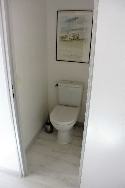 Photo 34 : WC d'une maison située à La Couarde, île de Ré.